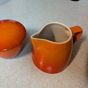 Le Creuset minimalist cream and sugar in flame